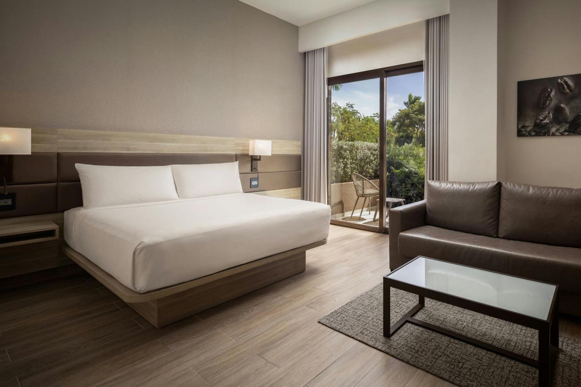 Ac Hotel By Marriott ปุนตากานา ภายนอก รูปภาพ